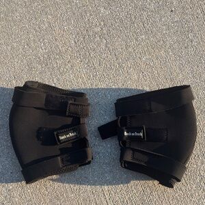 Back on track hock boots